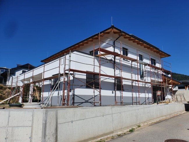 weißes verputztes Haus vom Ibro Topcagic I.T. Putz Baumeisterbetrieb in Pasching